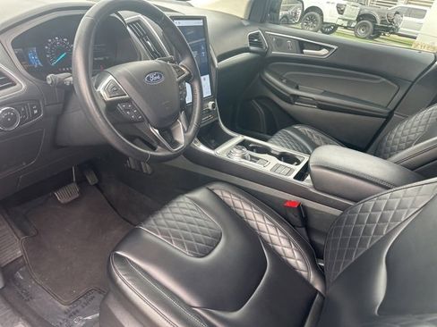 Used 2024 Ford Edge Titanium image 9