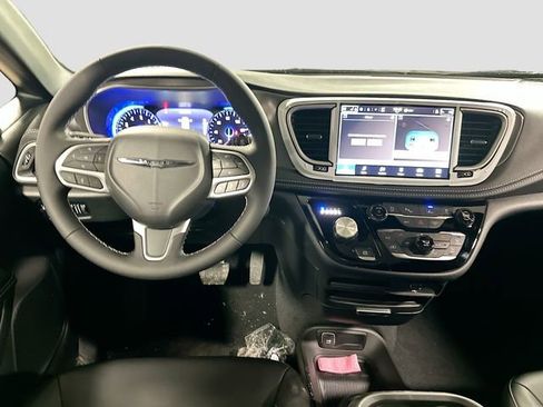 New 2026 Chrysler Pacifica Select image 24