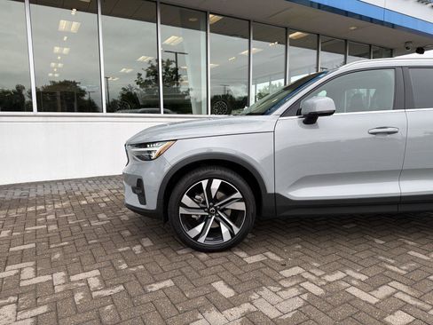 Used 2024 Volvo XC40 B5 Ultimate w/ Protection Package Premier AWD/4WD image 9