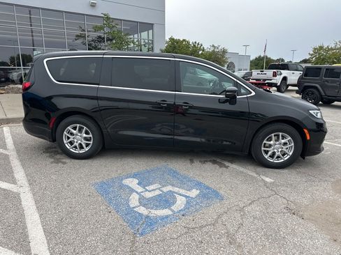 New 2026 Chrysler Pacifica Select image 38