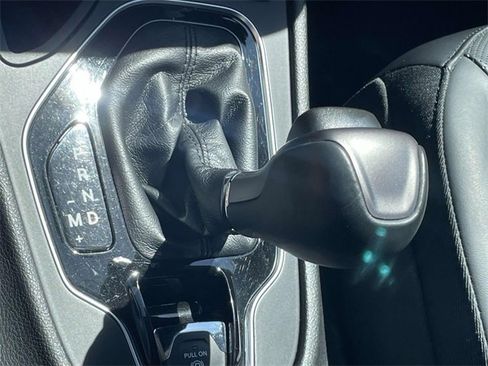 Used 2019 Jeep Cherokee Limited image 21