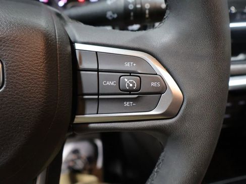 Used 2024 Jeep Compass Latitude w/ Convenience Group AWD/4WD image 33
