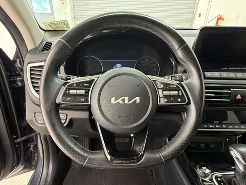 Used 2022 Kia Seltos SX w/ Sunroof Package AWD/4WD image 11