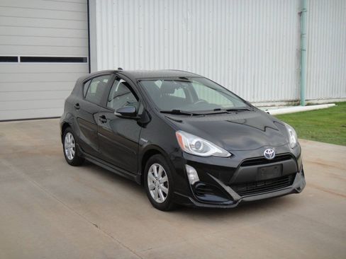 Used 2017 Toyota Prius C Two FWD image 4