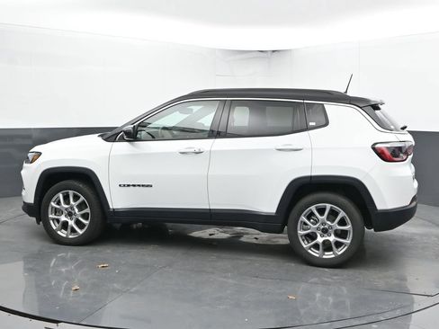 Used 2025 Jeep Compass Limited AWD/4WD image 8