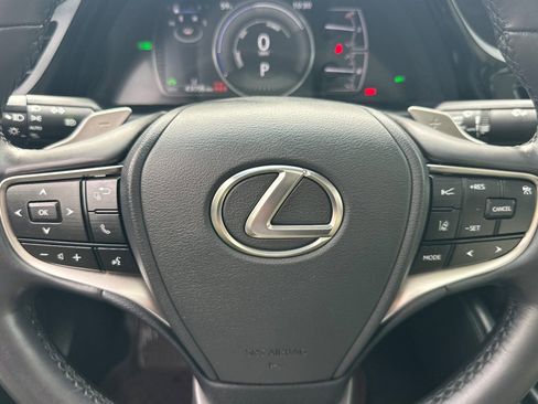 Certified 2023 Lexus ES 300h w/ Premium Package image 18