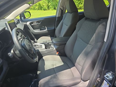 Used 2024 Toyota RAV4 XLE w/ Convenience Package FWD image 16