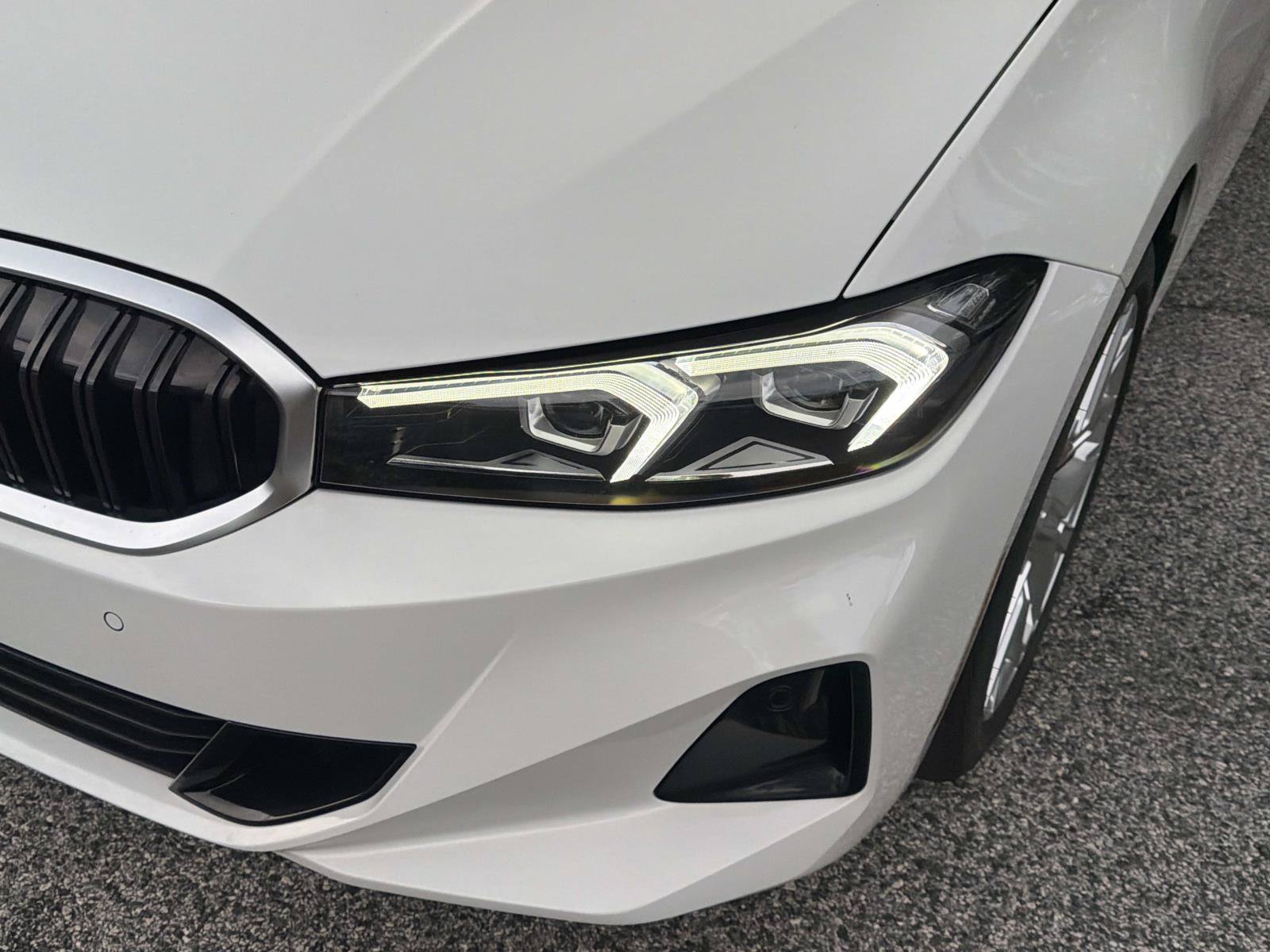 Certified 2026 BMW 330i Sedan w/ Convenience Package RWD image 9