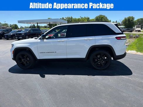 Used 2023 Jeep Grand Cherokee Altitude AWD/4WD image 7