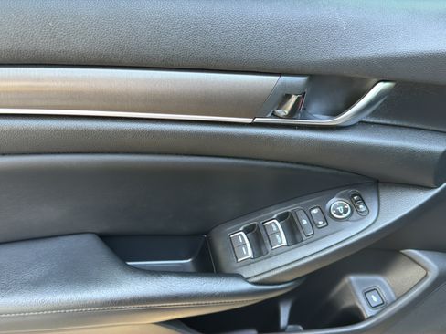 Used 2018 Honda Accord LX image 13