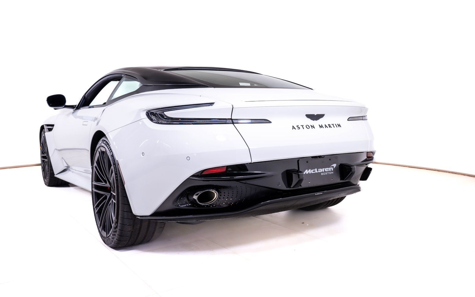 Used 2025 Aston Martin DB12 Coupe RWD image 10
