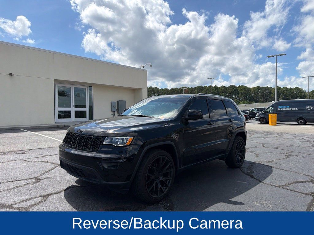 Used 2020 Jeep Grand Cherokee Laredo w/ 18" Wheel & 8.4" Radio Group RWD image 4
