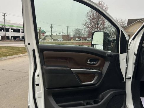 Used 2016 Nissan Titan Platinum Reserve image 34