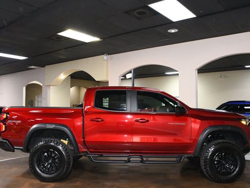Used 2025 Chevrolet Colorado ZR2 w/ Technology Package AWD/4WD image 52