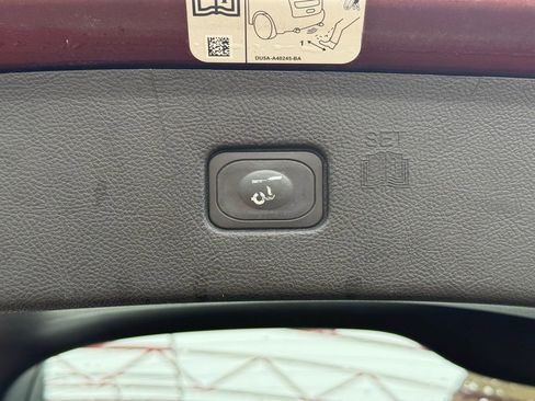 Used 2016 Ford Edge Titanium w/ Technology Package image 34