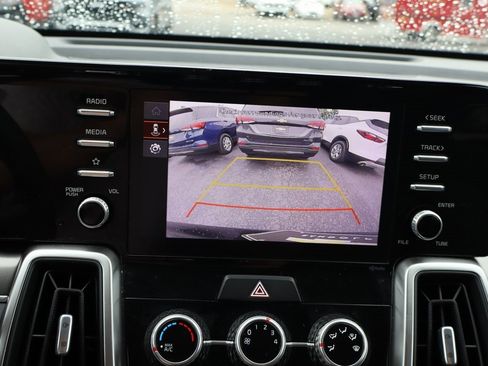 Used 2022 Kia Sorento LX image 11