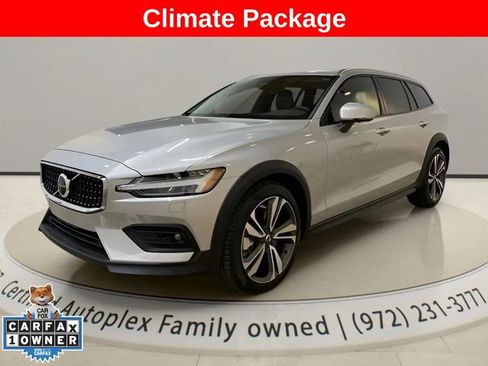 Used 2025 Volvo V60 B5 Cross Country Plus AWD/4WD image 1