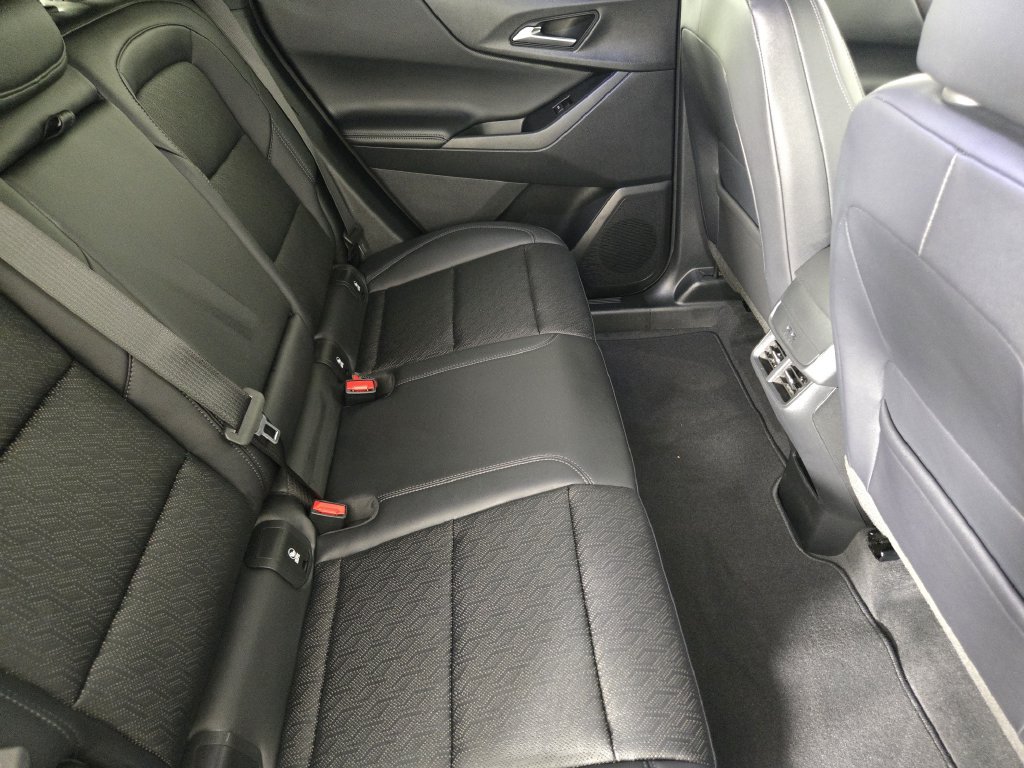 New 2026 Chevrolet Equinox LT w/ Convenience Package II FWD image 35