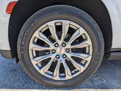 Used 2022 GMC Yukon XL Denali image 11