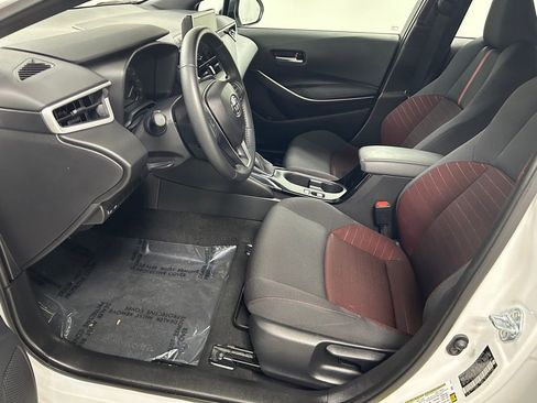 Used 2025 Toyota Corolla SE FWD image 12