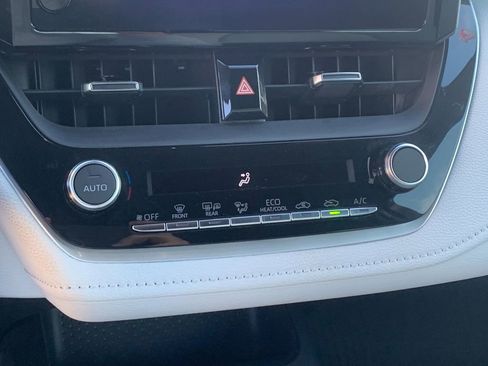 Used 2025 Toyota Corolla SE image 22