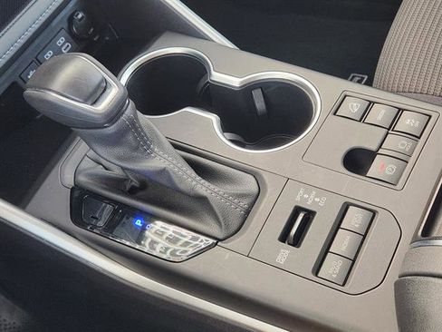 Used 2024 Toyota Highlander LE image 16