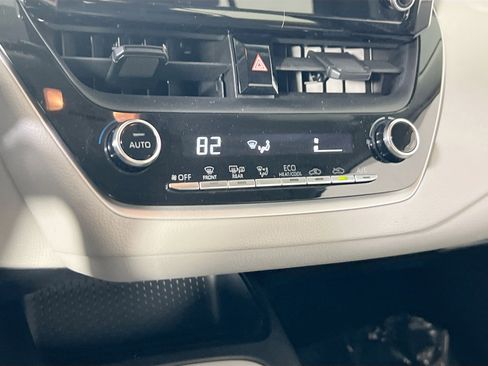 Used 2020 Toyota Corolla LE image 15