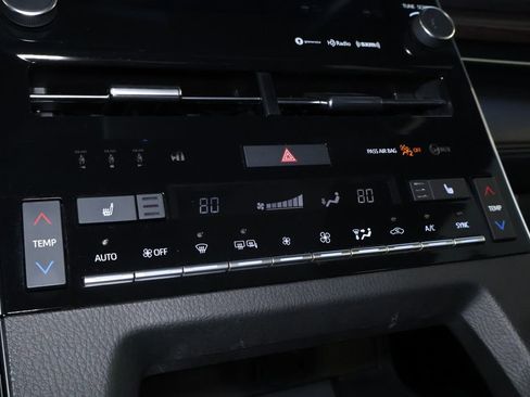 Used 2021 Toyota Avalon XLE image 28