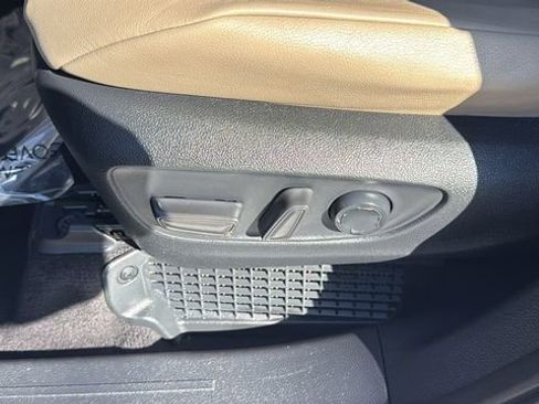 Used 2022 Toyota Sienna XLE image 19