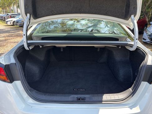 Used 2025 Nissan Altima 2.5 SV image 32