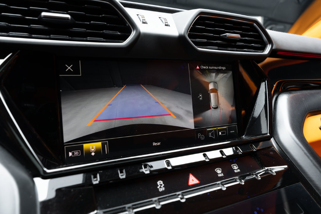 Used 2022 Lamborghini Urus AWD/4WD image 47