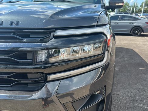 Used 2023 Ford Expedition Limited RWD image 3