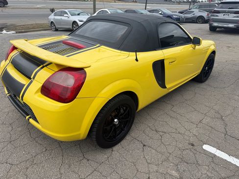 Used 2001 Toyota MR2 image 4