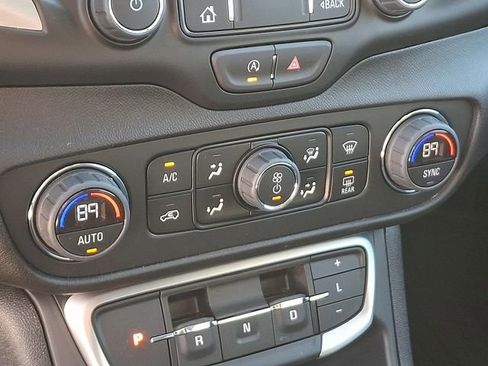 Used 2024 GMC Terrain SLT w/ Infotainment Package II image 17