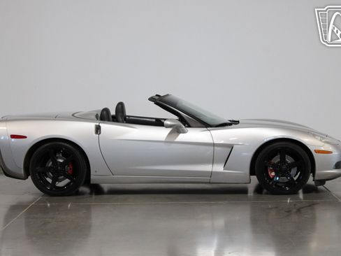 Used 2005 Chevrolet Corvette w/ Preferred Equipment Group image 12