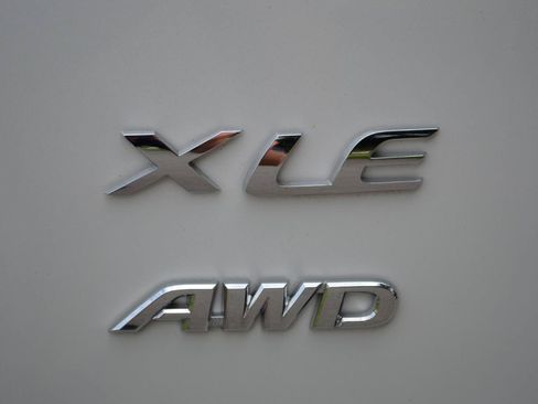 Used 2024 Toyota Corolla Cross XLE AWD/4WD image 37