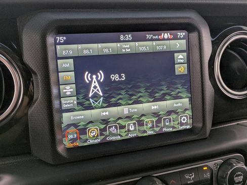 Used 2022 Jeep Wrangler Unlimited Sahara AWD/4WD image 12