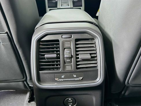 New 2026 Porsche Macan image 25