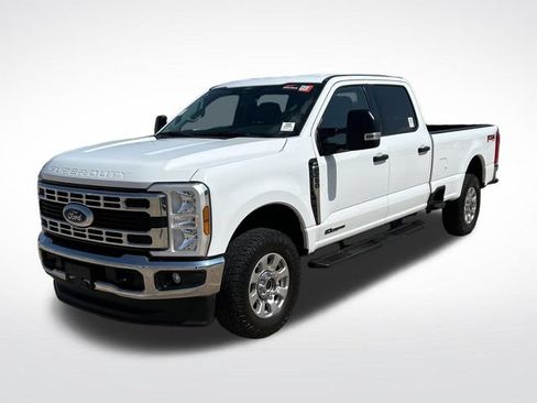 Used 2024 Ford F250 XLT AWD/4WD image 3