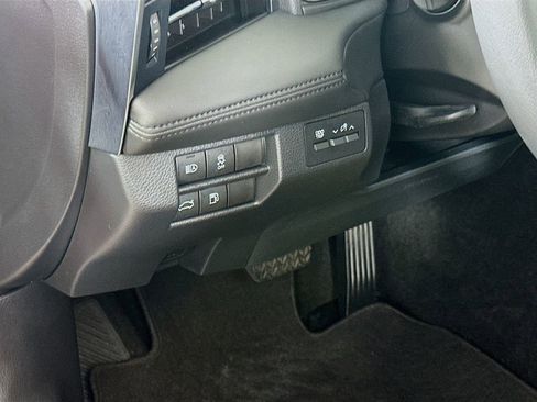 Used 2022 Toyota Avalon XLE image 10