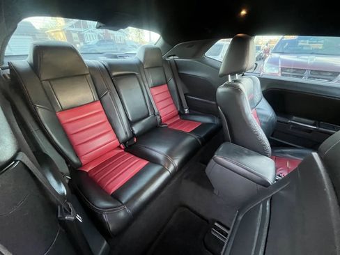 Used 2013 Dodge Challenger SXT image 19