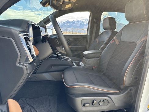 Used 2025 GMC Canyon AT4 w/ Nightfall Edition image 19