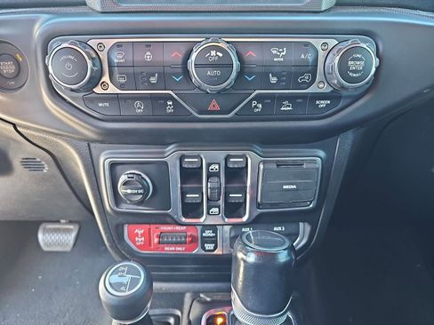 Used 2020 Jeep Gladiator Rubicon image 25