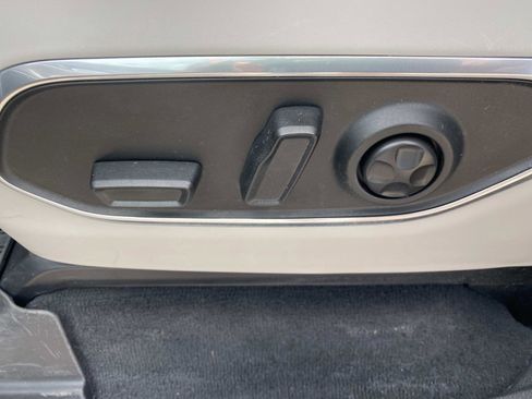 Used 2024 Jeep Wagoneer 4WD w/ Convenience Group I image 25