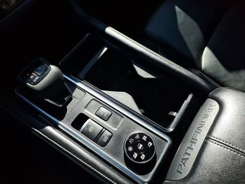 Certified 2024 Nissan Pathfinder SL image 14