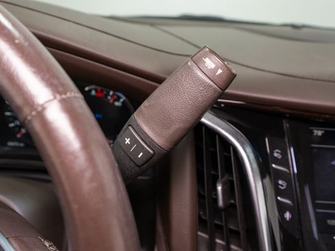Used 2016 Cadillac Escalade Luxury RWD image 28