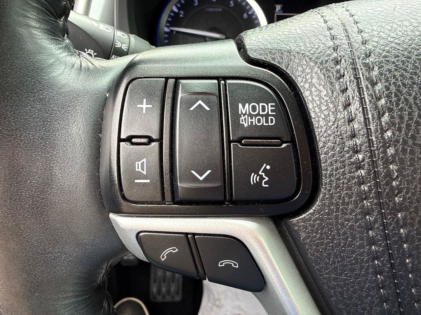 Used 2019 Toyota Highlander Limited Platinum AWD/4WD image 15