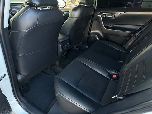 Used 2022 Toyota RAV4 XLE Premium image 16