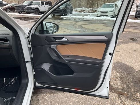 Used 2022 Volkswagen Tiguan SE image 19