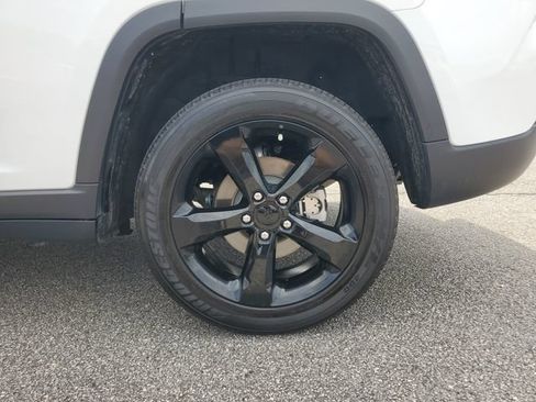 Certified 2024 Jeep Grand Cherokee Altitude RWD image 13